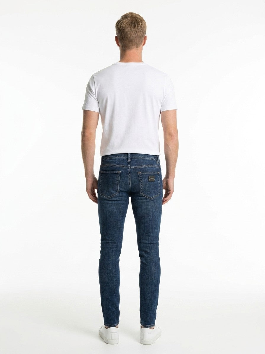 GY07LDG8BY6S9001_model_back.jpg