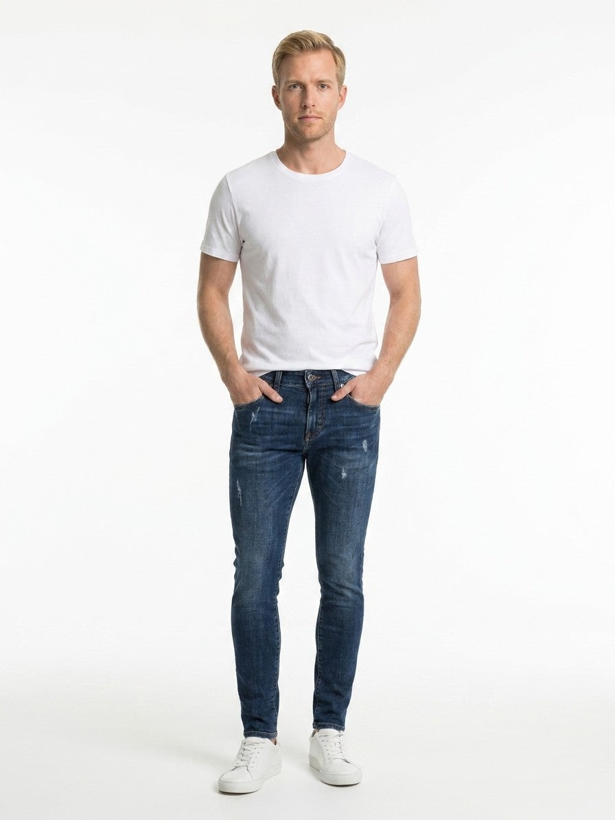 GY07LDG8BY6S9001_model_front.jpg