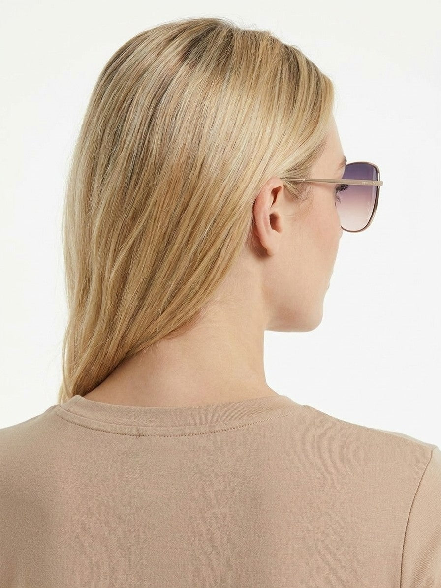 IM0014S0M003L000FF_model_back.jpg