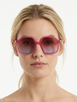IM0049S0M002LMU1O9_model_front.jpg