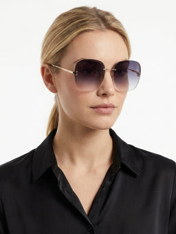 IM0055S0M007L0009O_model_front.jpg