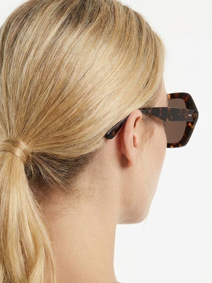 IM107GS0M011L08670_model_back.jpg